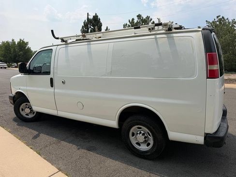 Used 2015 Chevrolet Express 2500 RWD image 2