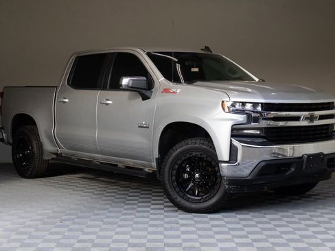 Used 2019 Chevrolet Silverado 1500 LT w/ Texas Edition AWD/4WD image 2