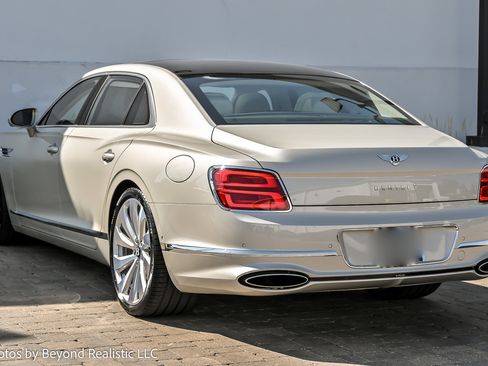 New 2026 Bentley Flying Spur Plug-In Hybrid image 10