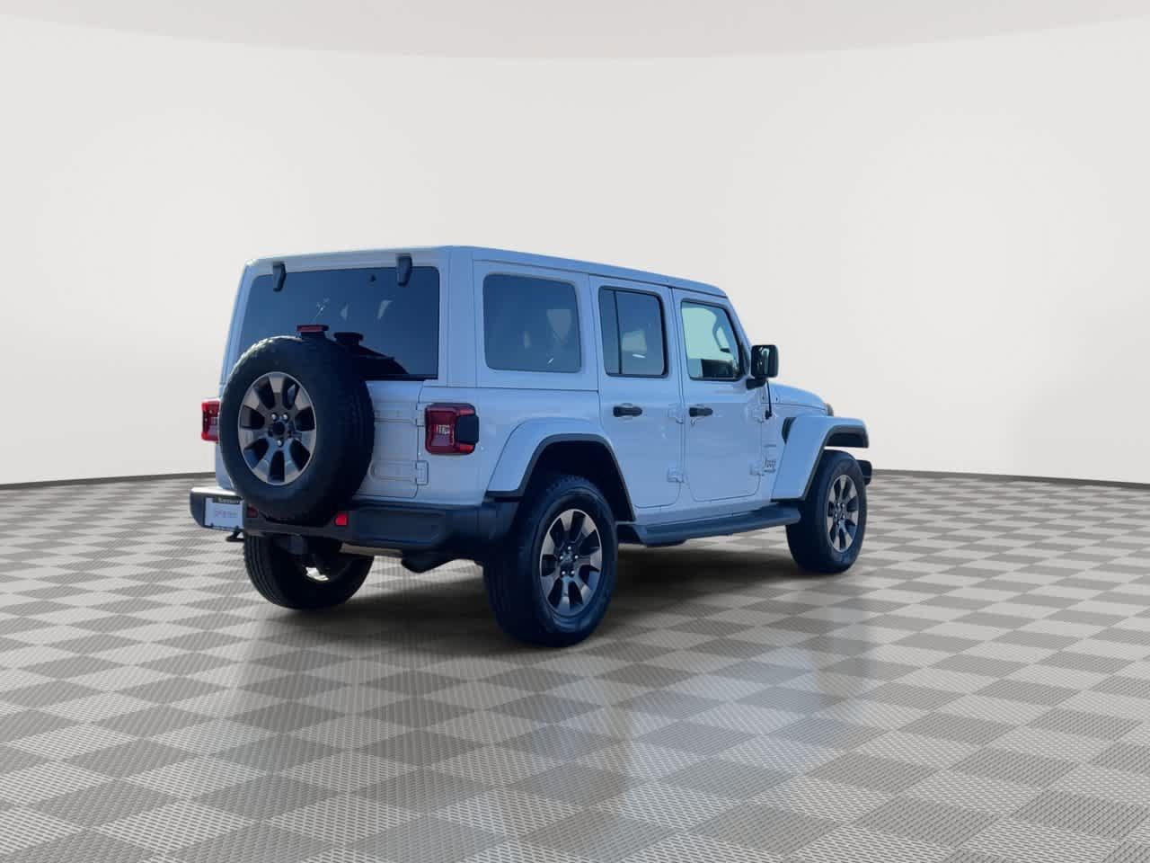 Used 2018 Jeep Wrangler Unlimited Sahara AWD/4WD image 8
