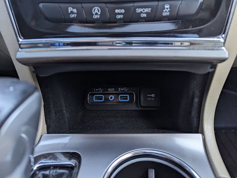 Used 2021 Jeep Grand Cherokee Limited image 24