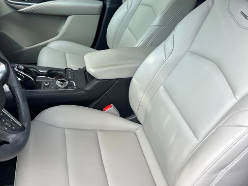 Used 2023 Cadillac XT4 Luxury FWD image 2