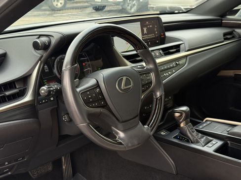 Used 2020 Lexus ES 300h w/ Premium Package image 16