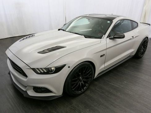 Used 2017 Ford Mustang GT Premium w/ GT Performance Package RWD image 3