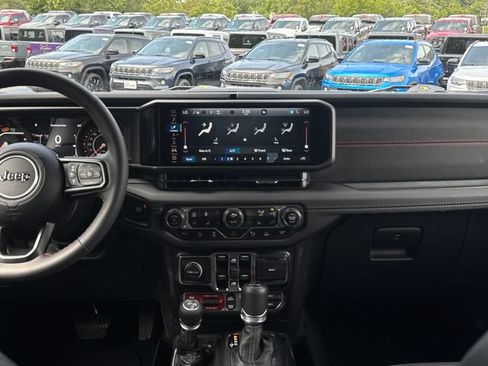 Used 2024 Jeep Wrangler Unlimited Rubicon AWD/4WD image 30