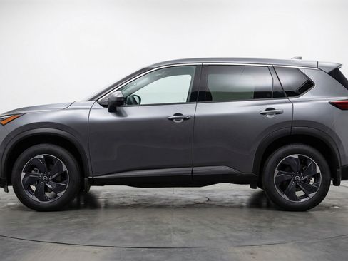 Used 2025 Nissan Rogue SV image 5