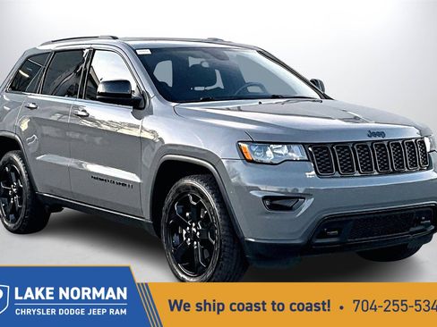 Used 2019 Jeep Grand Cherokee Laredo image 1