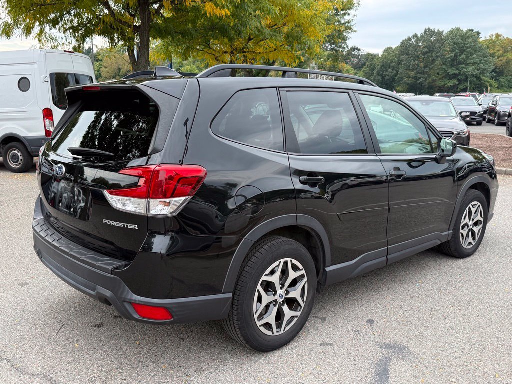 Used 2019 Subaru Forester Premium AWD/4WD image 5