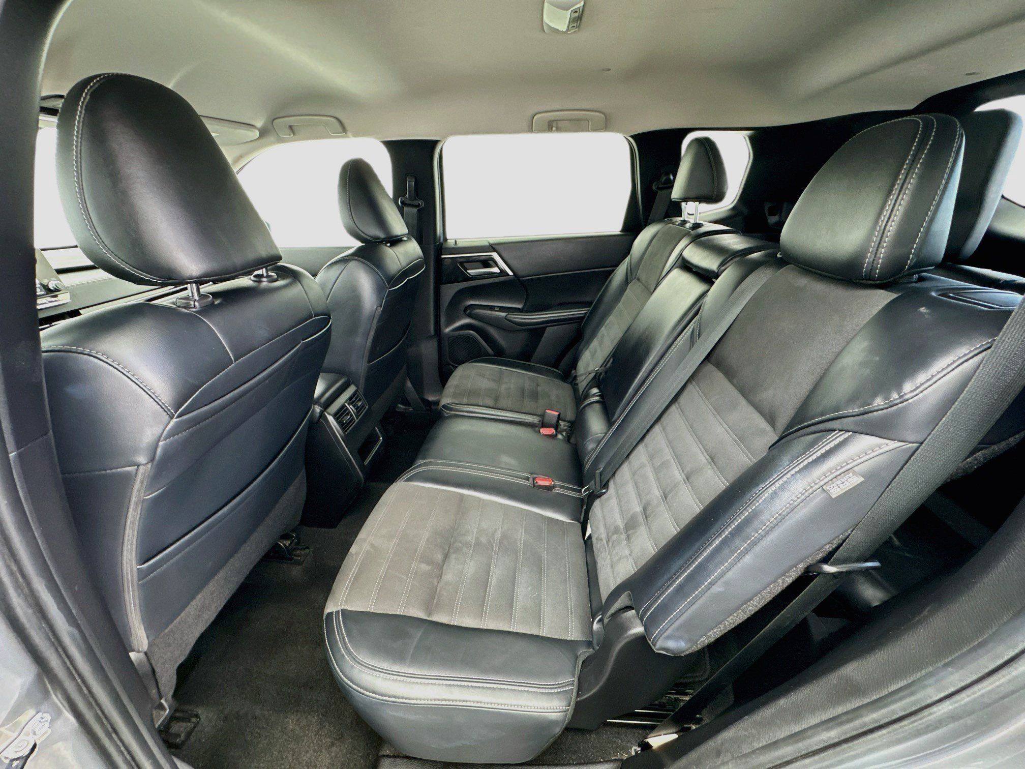 Used 2024 Mitsubishi Outlander SE FWD image 15