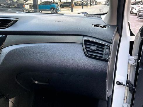 Certified 2019 Nissan Rogue Sport S image 17