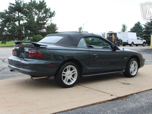 Used 1998 Ford Mustang GT RWD image 2