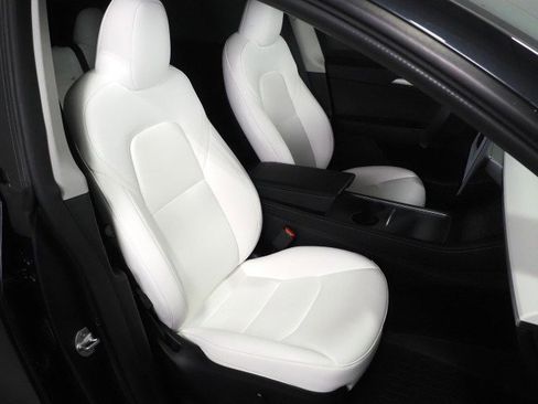 Used 2024 Tesla Model Y Performance image 2