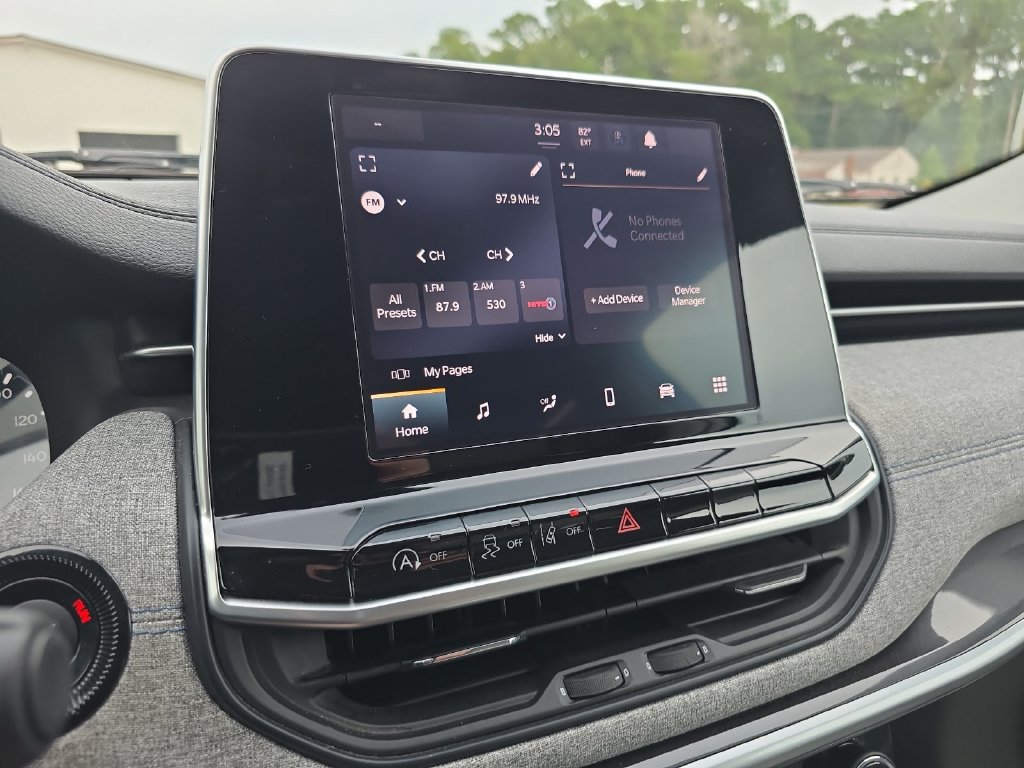 Used 2022 Jeep Compass Latitude FWD image 16