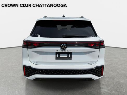 Used 2025 Volkswagen Tiguan SEL R-Line AWD/4WD image 5