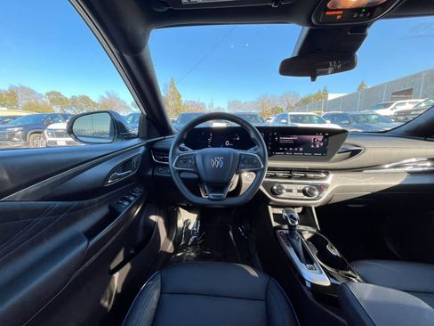 Used 2025 Buick Envista Sport Touring image 33