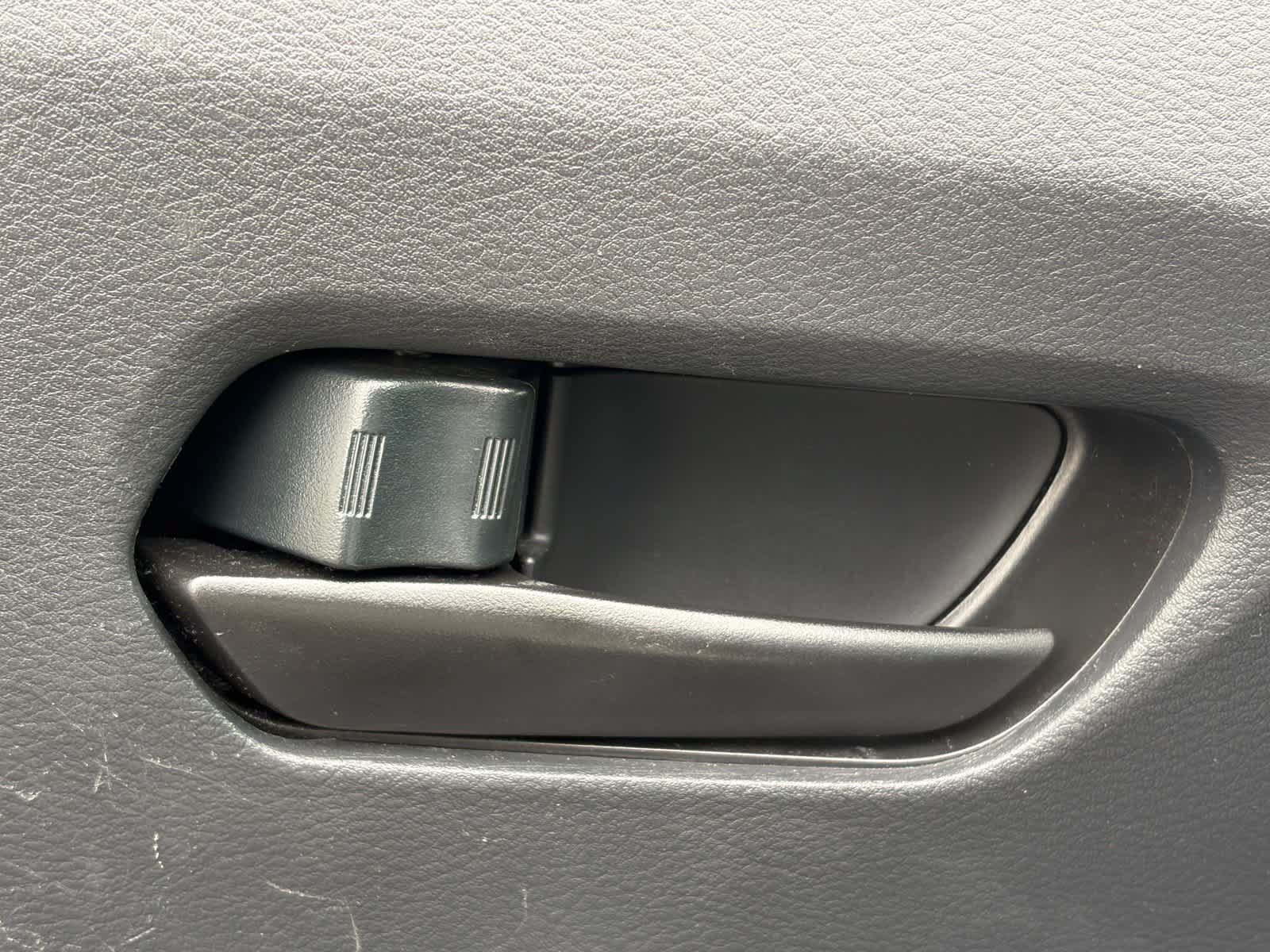 Used 2020 Nissan Versa S FWD image 8