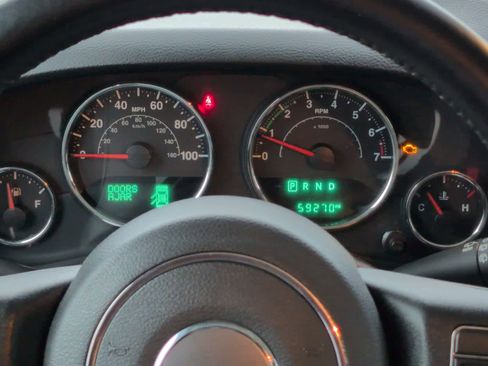 Used 2018 Jeep Wrangler Unlimited Rubicon w/ Cold Weather Group image 17