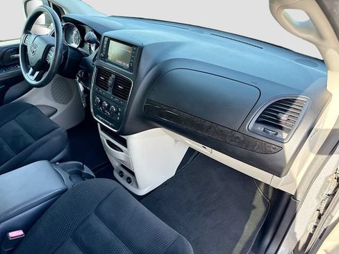 Used 2020 Dodge Grand Caravan SE FWD image 28