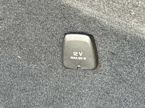 Used 2025 Volvo XC90 B6 Plus image 13