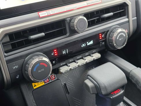 Certified 2025 Toyota 4Runner TRD Off-Road Premium image 28