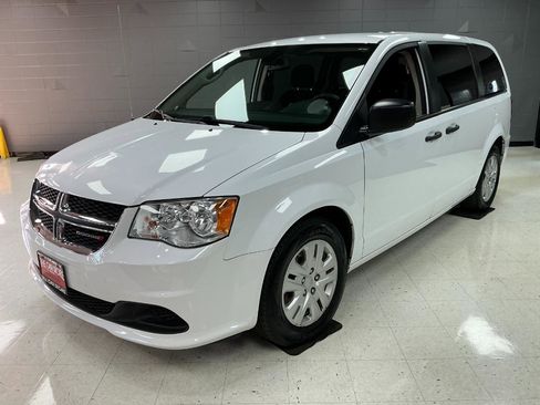 Used 2019 Dodge Grand Caravan SE w/ UConnect Hands-Free Group FWD image 5
