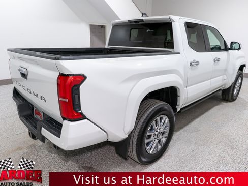 Used 2024 Toyota Tacoma Limited w/ Limited Package (LT) image 5