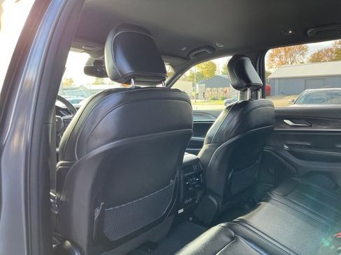 Used 2024 Jeep Grand Cherokee Limited image 17