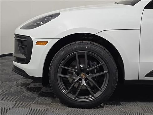 Certified 2025 Porsche Macan Turbo image 11