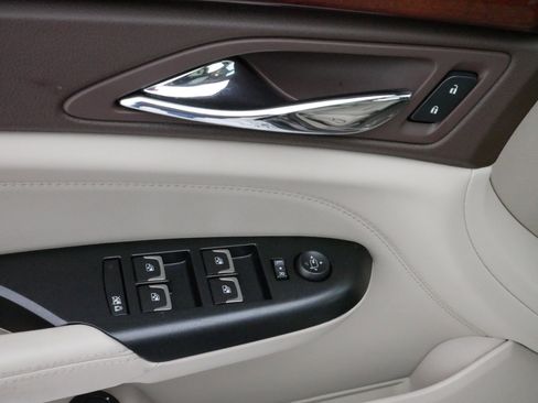 Used 2015 Cadillac SRX Luxury image 19