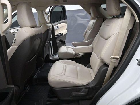 Used 2020 Ford Explorer Platinum w/ Premium Technology Package AWD/4WD image 31