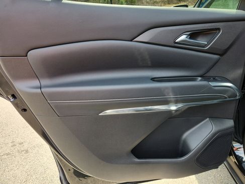 Used 2025 Chevrolet Traverse LT image 40