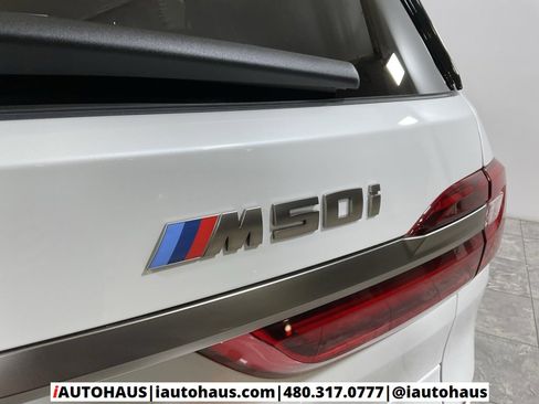 Used 2022 BMW X7 M50i image 8