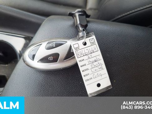 Used 2024 Hyundai Elantra Limited FWD image 18