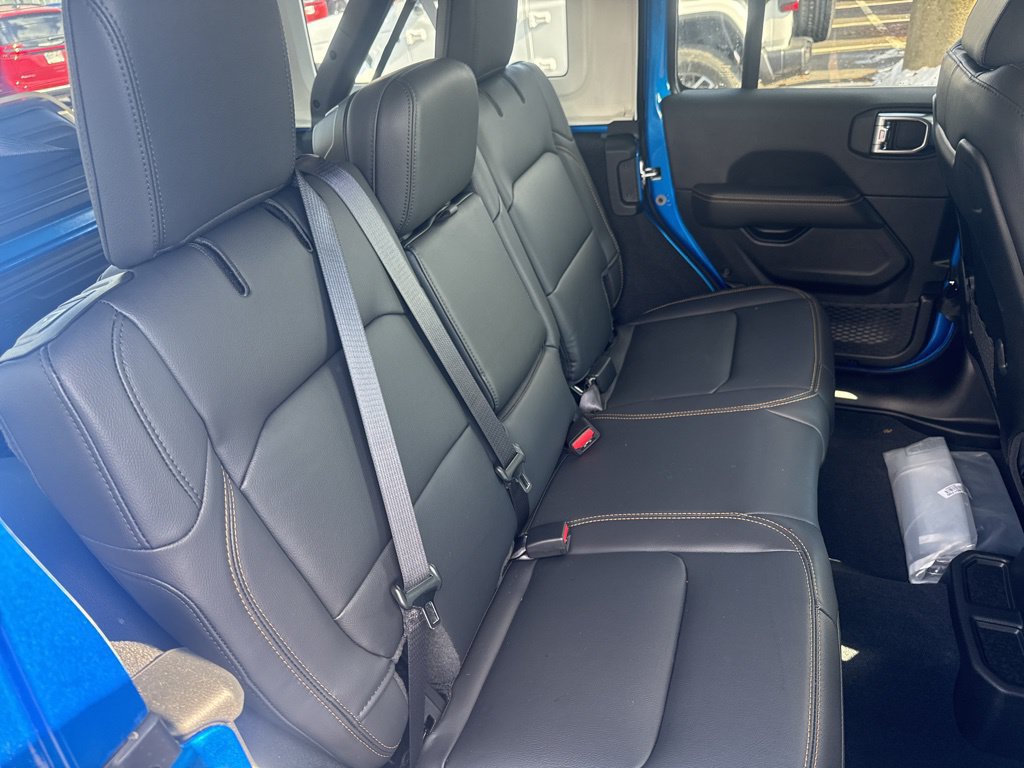 Used 2025 Jeep Wrangler Unlimited Sahara w/ Safety Group AWD/4WD image 55