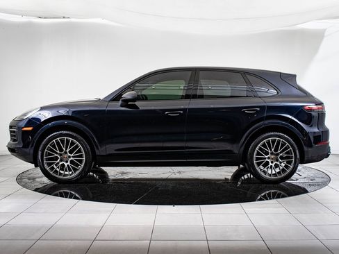 Used 2023 Porsche Cayenne Platinum Edition image 2
