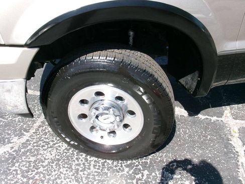 Used 2006 Ford F250 XLT AWD/4WD image 4