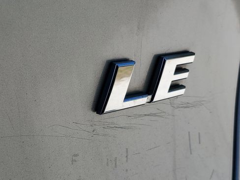 Used 2019 Toyota RAV4 LE image 8