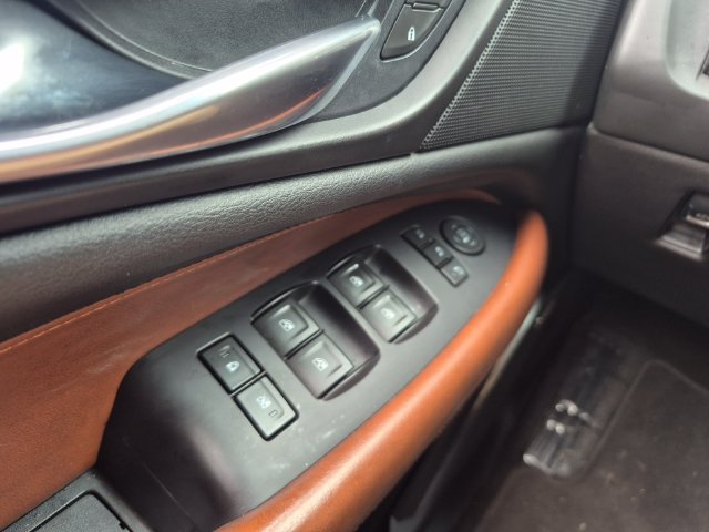 Used 2018 Cadillac Escalade Premium Luxury AWD/4WD image 30