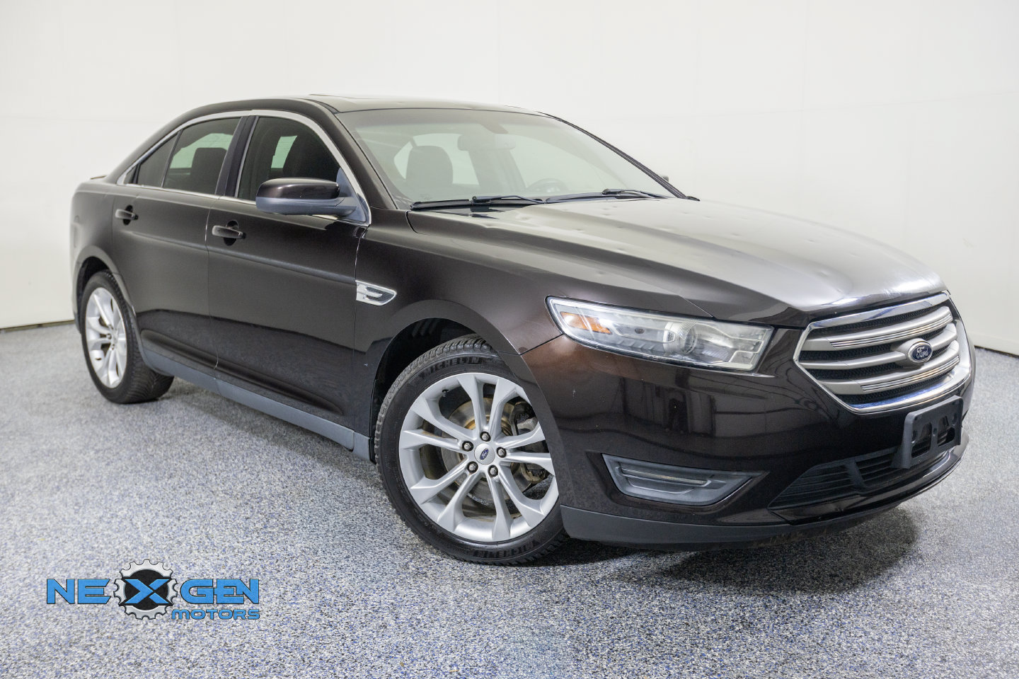 Used 2013 Ford Taurus SEL FWD image 1