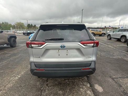 Used 2019 Toyota RAV4 LE w/ Carpet Mat Package AWD/4WD image 3