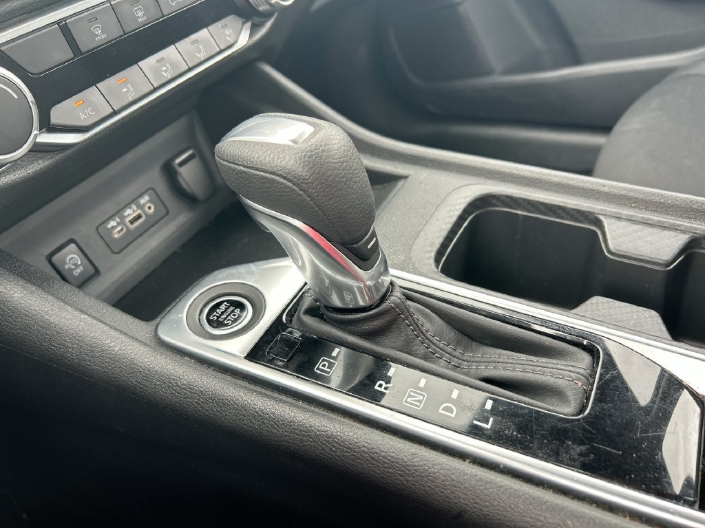 Used 2025 Nissan Sentra SV FWD image 24