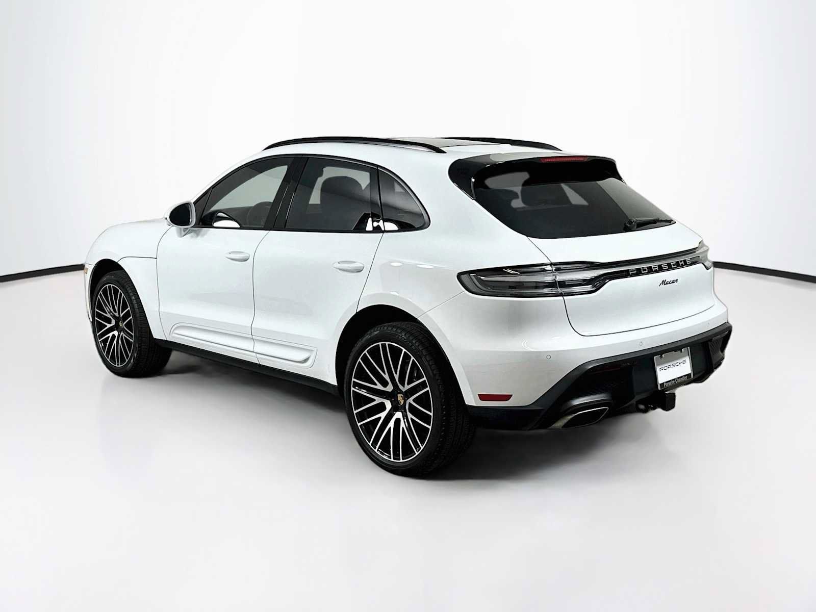 Certified 2026 Porsche Macan AWD/4WD image 3
