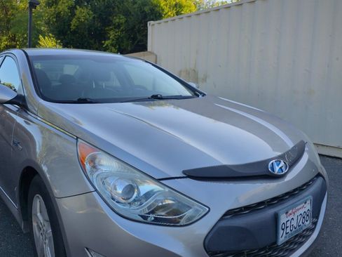 Used 2012 Hyundai Sonata Hybrid w/ Leather Pkg FWD image 3