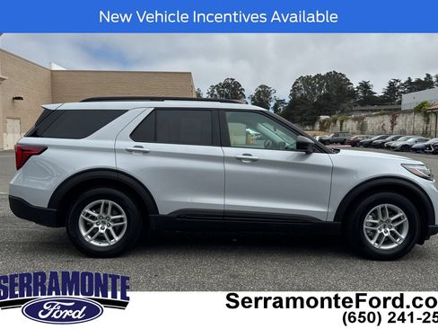 Used 2026 Ford Explorer Active RWD image 3