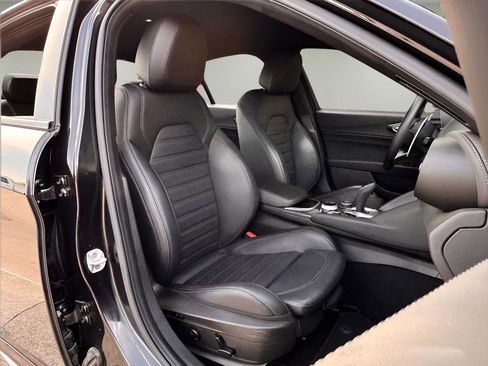 Used 2023 Alfa Romeo Giulia Quadrifoglio w/ Active Assist Plus Package image 25