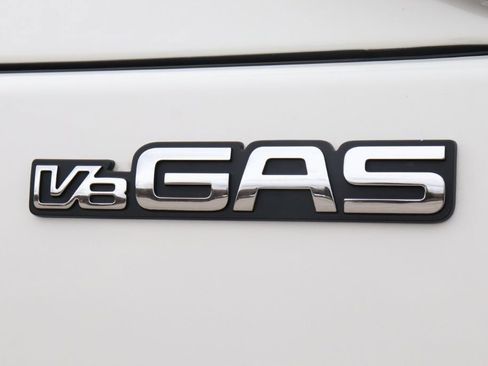 Used 2020 Isuzu NPR image 51