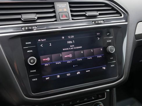 Used 2020 Volkswagen Tiguan SE w/ Panoramic Sunroof Package image 19