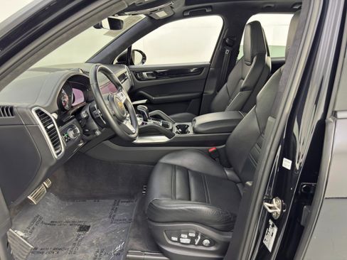 Used 2021 Porsche Cayenne Turbo S AWD/4WD image 17