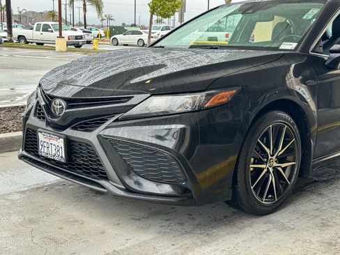 Used 2023 Toyota Camry SE image 10