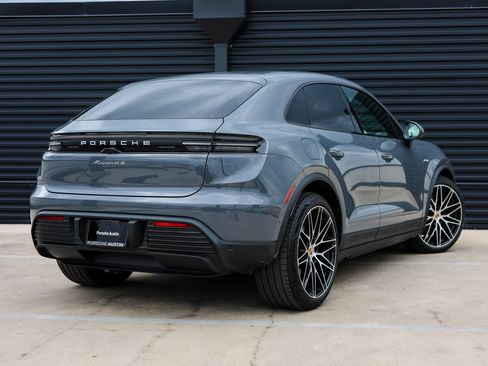 New 2025 Porsche Macan 4S Electric image 7